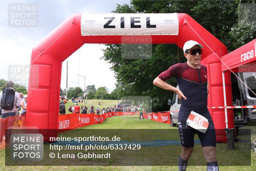 16.06.2024 - 26. Vierlanden-Triathlon Lena Gebhardt http://msf.ph/oto/6337429 16.06.2024 13:15:06 Ziel 86 meine-sportfotos.de