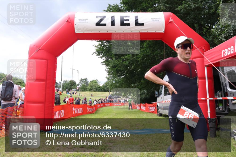 16.06.2024 - 26. Vierlanden-Triathlon Lena Gebhardt http://msf.ph/oto/6337430 16.06.2024 13:15:06 Ziel 86 meine-sportfotos.de