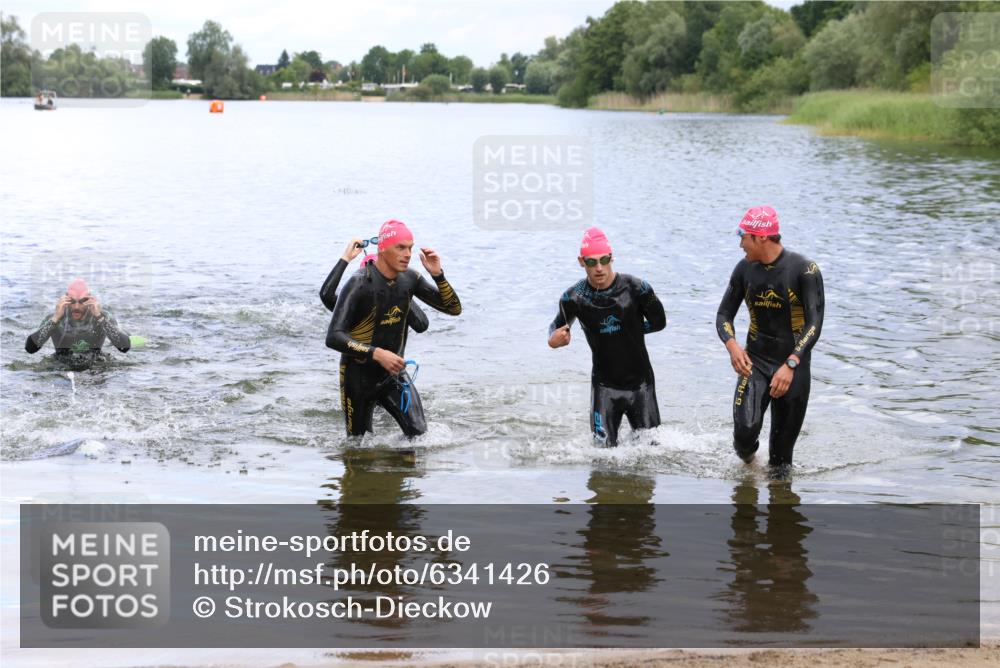16.06.2024 - 26. Vierlanden-Triathlon Strokosch-Dieckow http://msf.ph/oto/6341426 16.06.2024 13:10:33 Schwimmen  meine-sportfotos.de