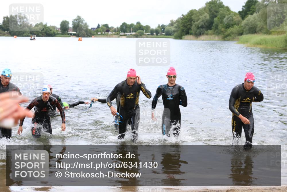 16.06.2024 - 26. Vierlanden-Triathlon Strokosch-Dieckow http://msf.ph/oto/6341430 16.06.2024 13:10:34 Schwimmen  meine-sportfotos.de