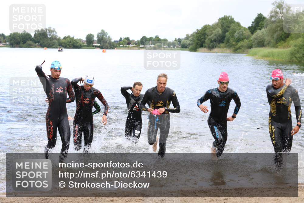 16.06.2024 - 26. Vierlanden-Triathlon Strokosch-Dieckow http://msf.ph/oto/6341439 16.06.2024 13:10:35 Schwimmen  meine-sportfotos.de