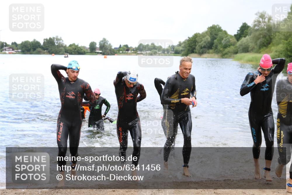 16.06.2024 - 26. Vierlanden-Triathlon Strokosch-Dieckow http://msf.ph/oto/6341456 16.06.2024 13:10:36 Schwimmen  meine-sportfotos.de