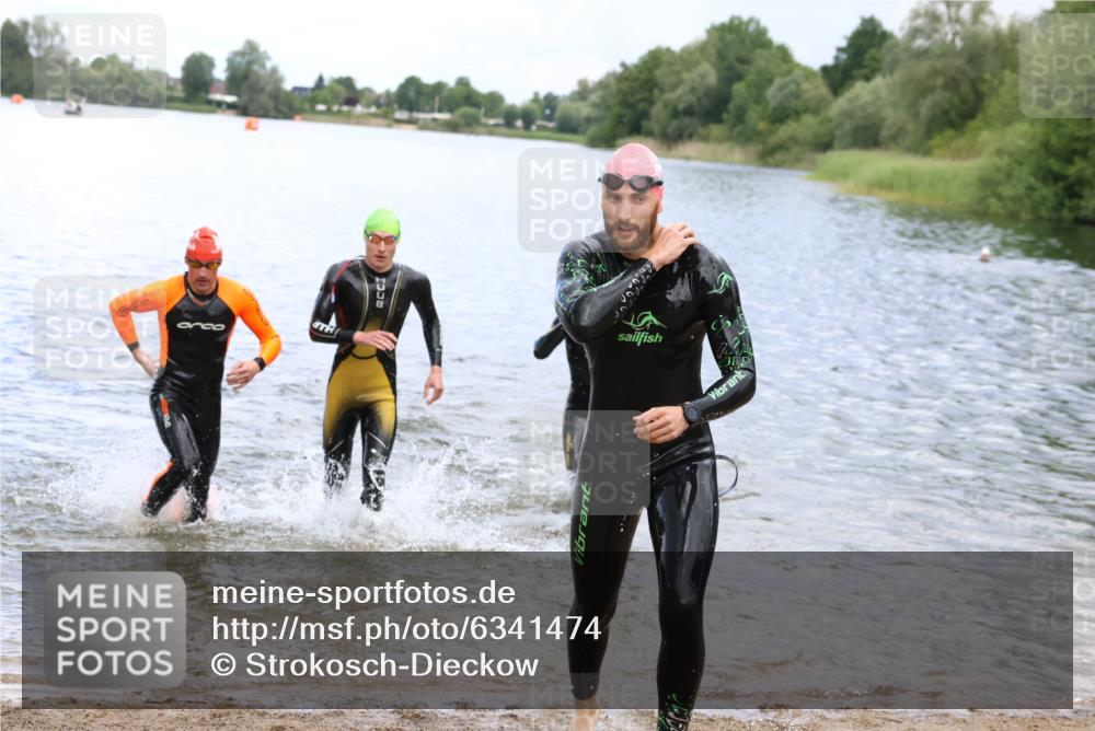 16.06.2024 - 26. Vierlanden-Triathlon Strokosch-Dieckow http://msf.ph/oto/6341474 16.06.2024 13:10:40 Schwimmen  meine-sportfotos.de