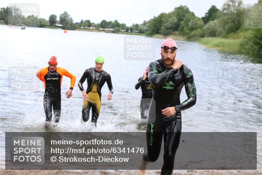 16.06.2024 - 26. Vierlanden-Triathlon Strokosch-Dieckow http://msf.ph/oto/6341476 16.06.2024 13:10:41 Schwimmen  meine-sportfotos.de