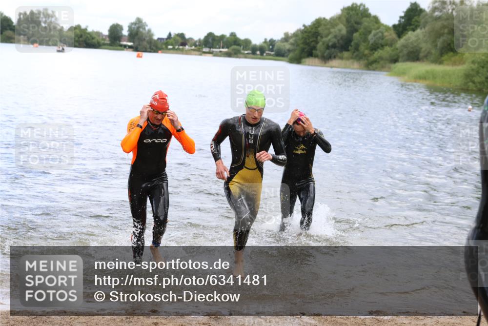 16.06.2024 - 26. Vierlanden-Triathlon Strokosch-Dieckow http://msf.ph/oto/6341481 16.06.2024 13:10:41 Schwimmen  meine-sportfotos.de