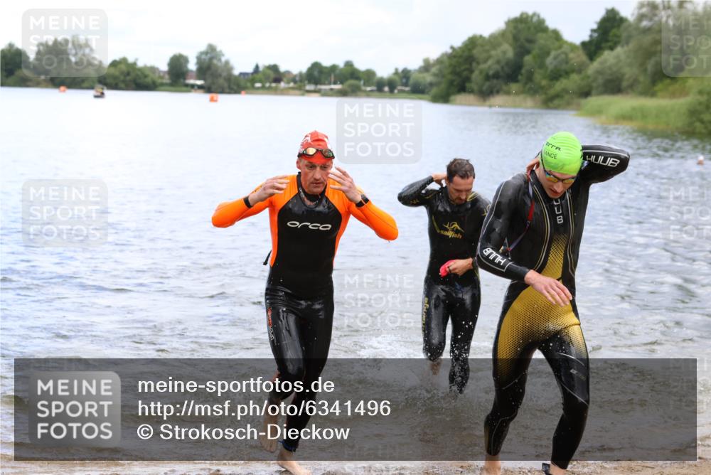 16.06.2024 - 26. Vierlanden-Triathlon Strokosch-Dieckow http://msf.ph/oto/6341496 16.06.2024 13:10:42 Schwimmen  meine-sportfotos.de