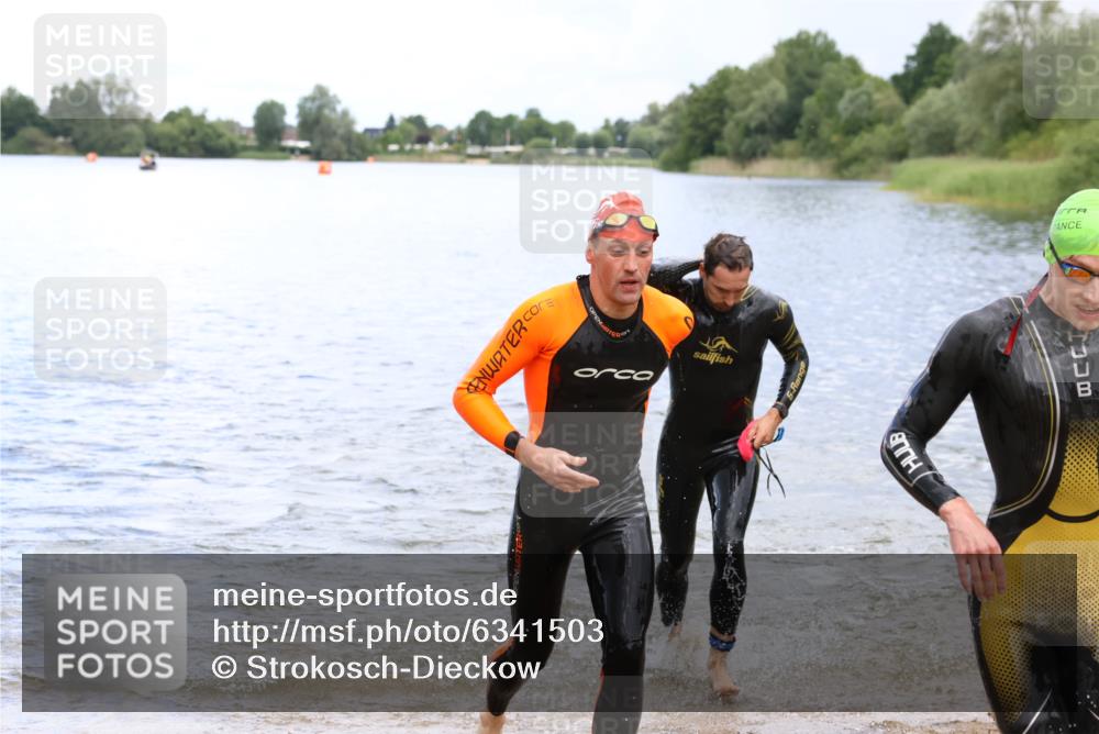 16.06.2024 - 26. Vierlanden-Triathlon Strokosch-Dieckow http://msf.ph/oto/6341503 16.06.2024 13:10:43 Schwimmen  meine-sportfotos.de