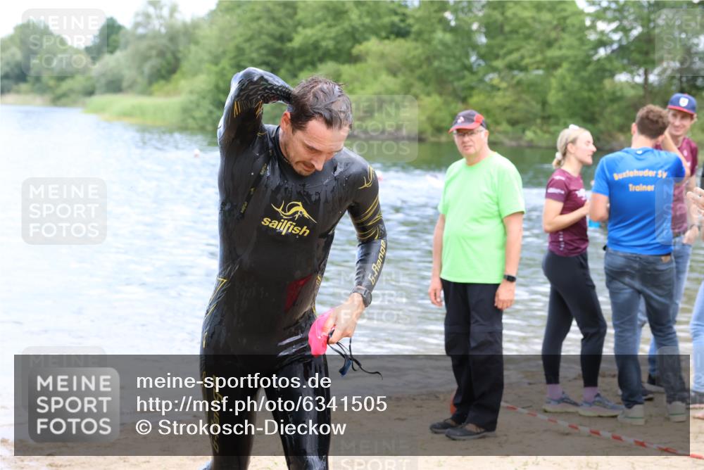 16.06.2024 - 26. Vierlanden-Triathlon Strokosch-Dieckow http://msf.ph/oto/6341505 16.06.2024 13:10:45 Schwimmen  meine-sportfotos.de