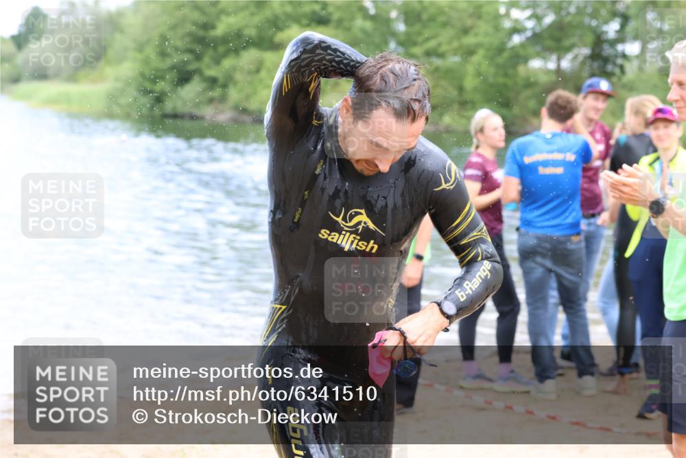 16.06.2024 - 26. Vierlanden-Triathlon Strokosch-Dieckow http://msf.ph/oto/6341510 16.06.2024 13:10:45 Schwimmen  meine-sportfotos.de