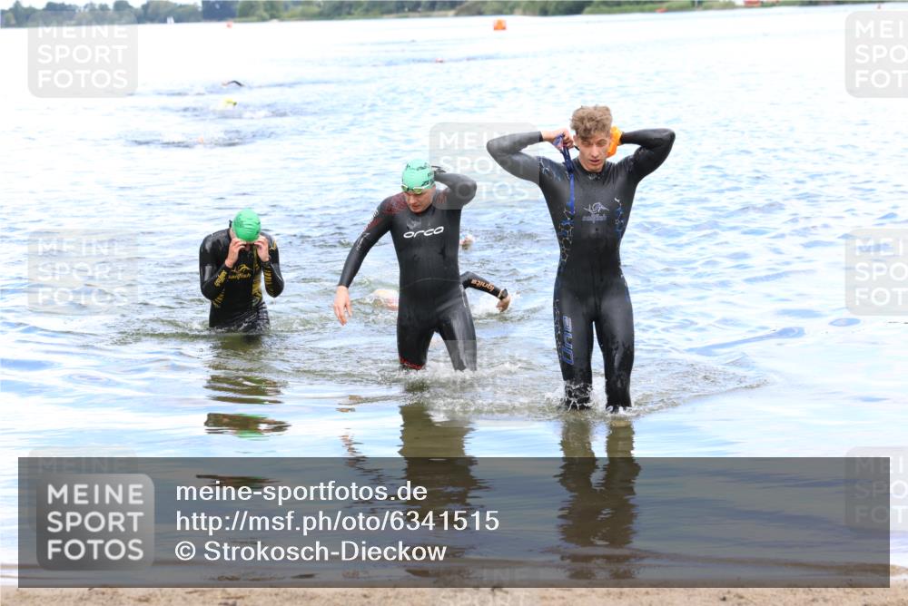 16.06.2024 - 26. Vierlanden-Triathlon Strokosch-Dieckow http://msf.ph/oto/6341515 16.06.2024 13:12:02 Schwimmen  meine-sportfotos.de