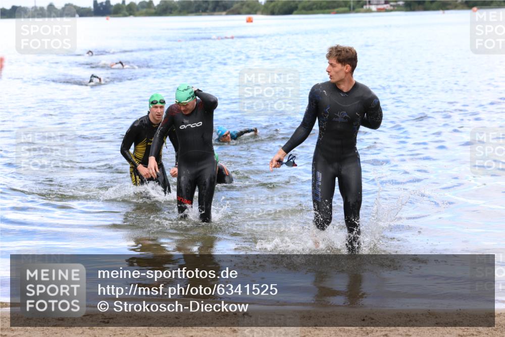 16.06.2024 - 26. Vierlanden-Triathlon Strokosch-Dieckow http://msf.ph/oto/6341525 16.06.2024 13:12:04 Schwimmen  meine-sportfotos.de