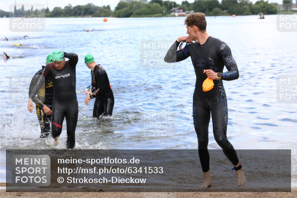16.06.2024 - 26. Vierlanden-Triathlon Strokosch-Dieckow http://msf.ph/oto/6341533 16.06.2024 13:12:05 Schwimmen  meine-sportfotos.de
