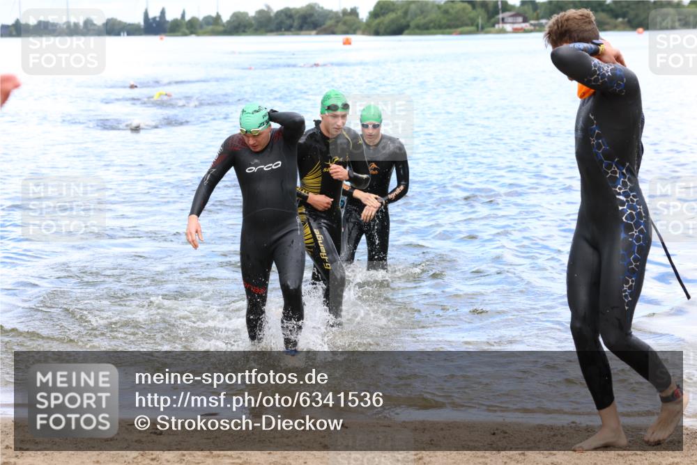 16.06.2024 - 26. Vierlanden-Triathlon Strokosch-Dieckow http://msf.ph/oto/6341536 16.06.2024 13:12:06 Schwimmen  meine-sportfotos.de