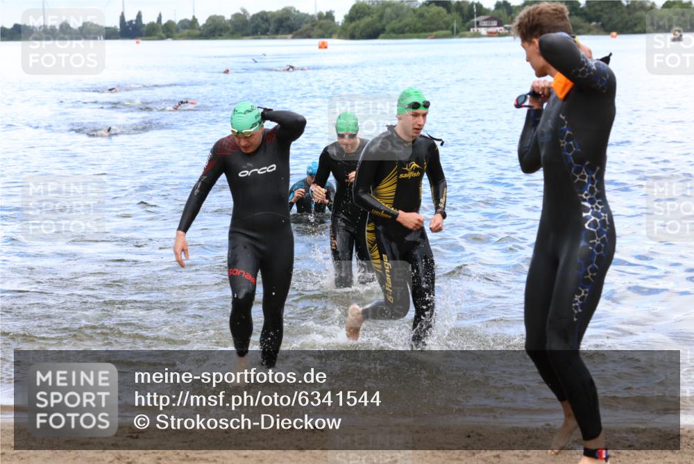 16.06.2024 - 26. Vierlanden-Triathlon Strokosch-Dieckow http://msf.ph/oto/6341544 16.06.2024 13:12:06 Schwimmen  meine-sportfotos.de
