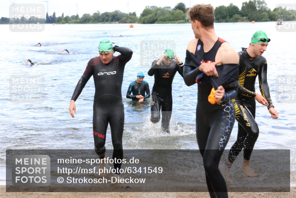 16.06.2024 - 26. Vierlanden-Triathlon Strokosch-Dieckow http://msf.ph/oto/6341549 16.06.2024 13:12:07 Schwimmen  meine-sportfotos.de