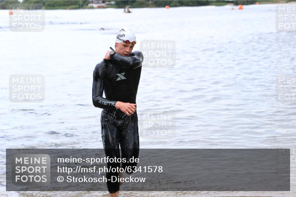 16.06.2024 - 26. Vierlanden-Triathlon Strokosch-Dieckow http://msf.ph/oto/6341578 16.06.2024 13:04:38 Schwimmen  meine-sportfotos.de
