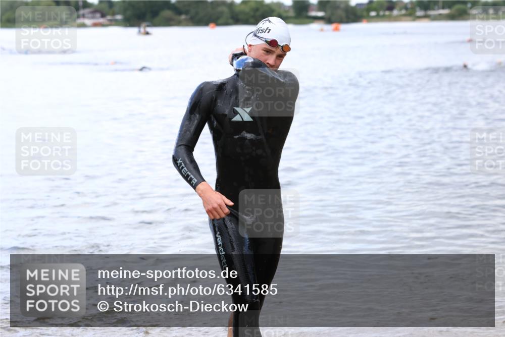 16.06.2024 - 26. Vierlanden-Triathlon Strokosch-Dieckow http://msf.ph/oto/6341585 16.06.2024 13:04:39 Schwimmen  meine-sportfotos.de