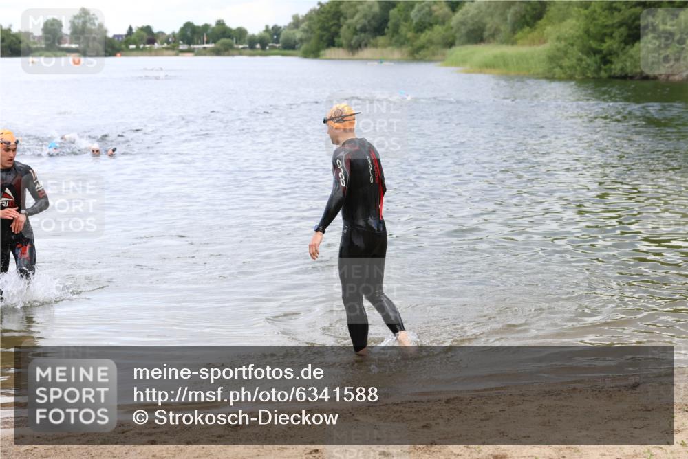 16.06.2024 - 26. Vierlanden-Triathlon Strokosch-Dieckow http://msf.ph/oto/6341588 16.06.2024 13:05:39 Schwimmen  meine-sportfotos.de