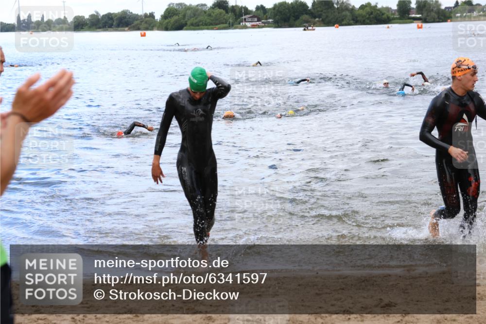 16.06.2024 - 26. Vierlanden-Triathlon Strokosch-Dieckow http://msf.ph/oto/6341597 16.06.2024 13:05:42 Schwimmen  meine-sportfotos.de