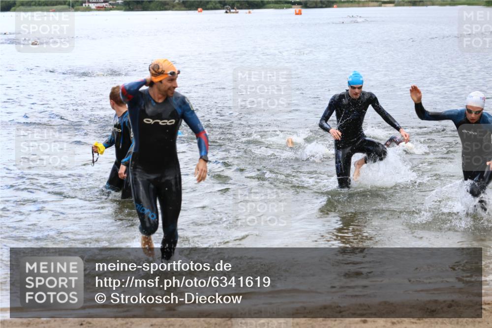 16.06.2024 - 26. Vierlanden-Triathlon Strokosch-Dieckow http://msf.ph/oto/6341619 16.06.2024 13:05:55 Schwimmen  meine-sportfotos.de
