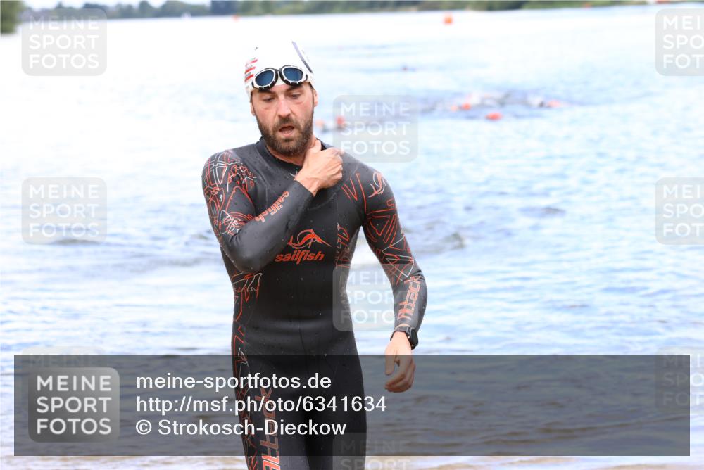 16.06.2024 - 26. Vierlanden-Triathlon Strokosch-Dieckow http://msf.ph/oto/6341634 16.06.2024 13:13:02 Schwimmen  meine-sportfotos.de