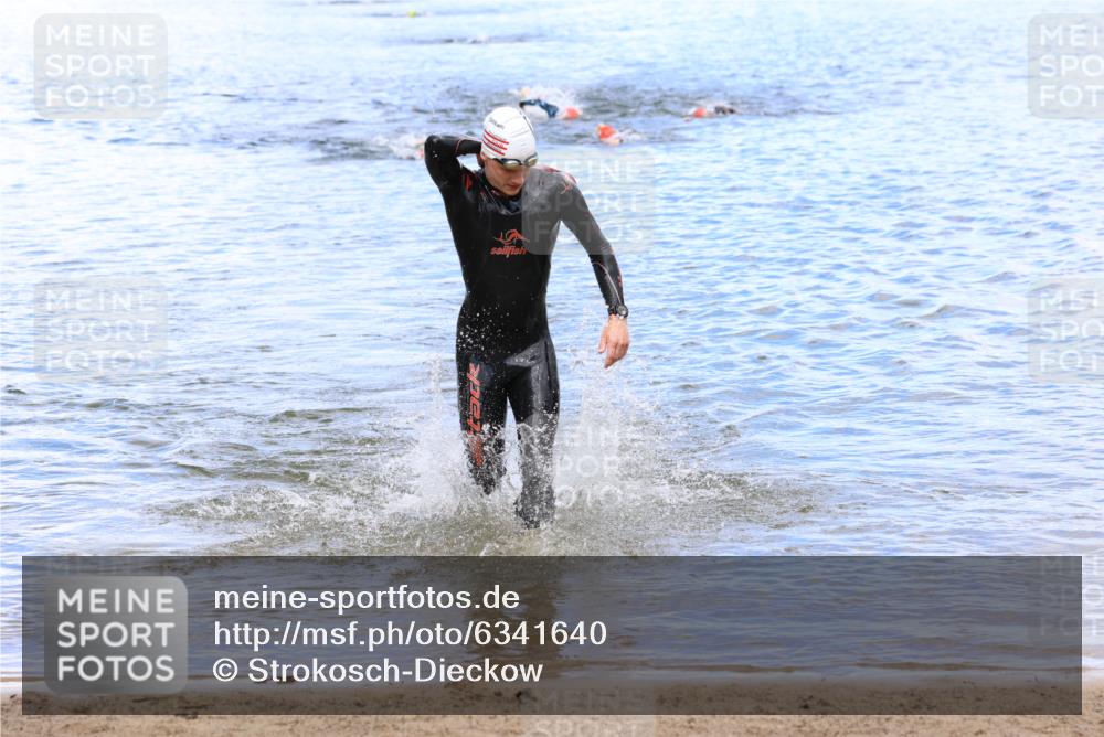16.06.2024 - 26. Vierlanden-Triathlon Strokosch-Dieckow http://msf.ph/oto/6341640 16.06.2024 13:13:07 Schwimmen  meine-sportfotos.de