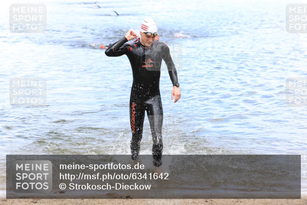 16.06.2024 - 26. Vierlanden-Triathlon Strokosch-Dieckow http://msf.ph/oto/6341642 16.06.2024 13:13:08 Schwimmen  meine-sportfotos.de