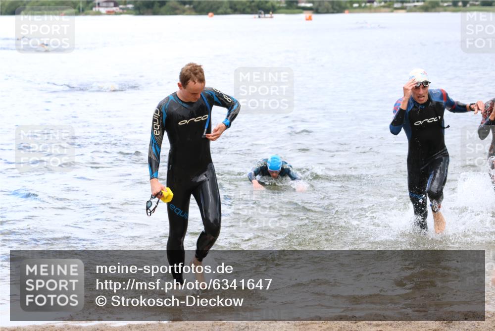 16.06.2024 - 26. Vierlanden-Triathlon Strokosch-Dieckow http://msf.ph/oto/6341647 16.06.2024 13:06:00 Schwimmen  meine-sportfotos.de