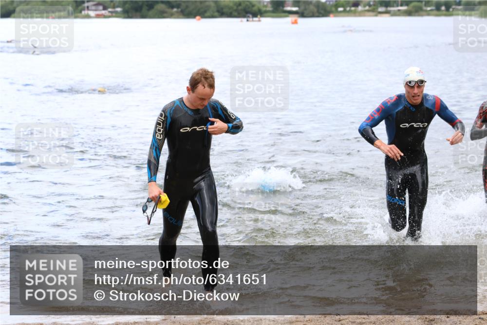 16.06.2024 - 26. Vierlanden-Triathlon Strokosch-Dieckow http://msf.ph/oto/6341651 16.06.2024 13:06:00 Schwimmen  meine-sportfotos.de