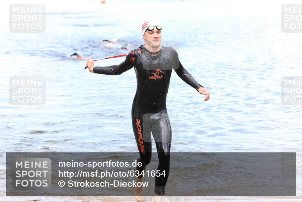 16.06.2024 - 26. Vierlanden-Triathlon Strokosch-Dieckow http://msf.ph/oto/6341654 16.06.2024 13:13:08 Schwimmen  meine-sportfotos.de