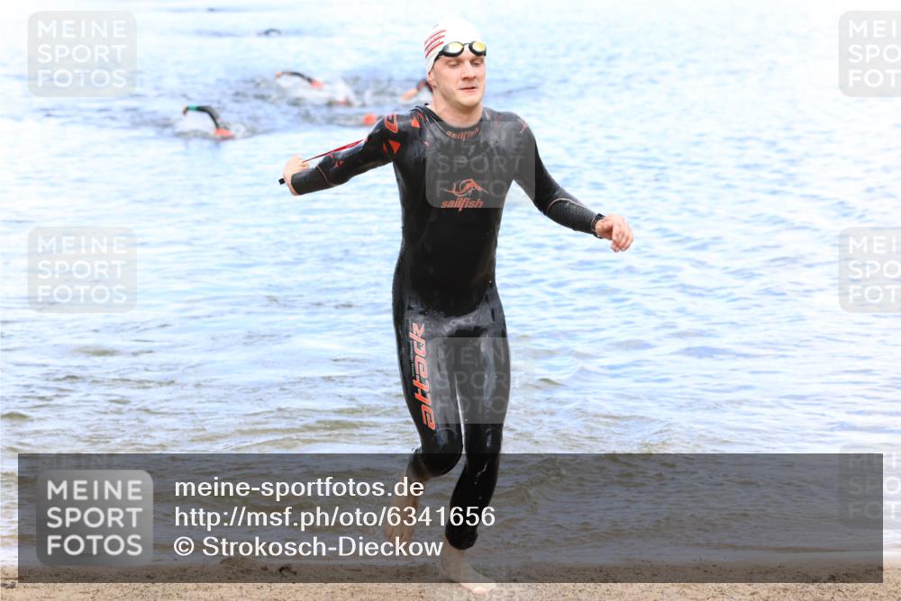 16.06.2024 - 26. Vierlanden-Triathlon Strokosch-Dieckow http://msf.ph/oto/6341656 16.06.2024 13:13:09 Schwimmen  meine-sportfotos.de