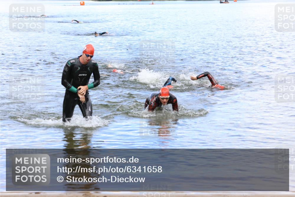 16.06.2024 - 26. Vierlanden-Triathlon Strokosch-Dieckow http://msf.ph/oto/6341658 16.06.2024 13:13:23 Schwimmen  meine-sportfotos.de