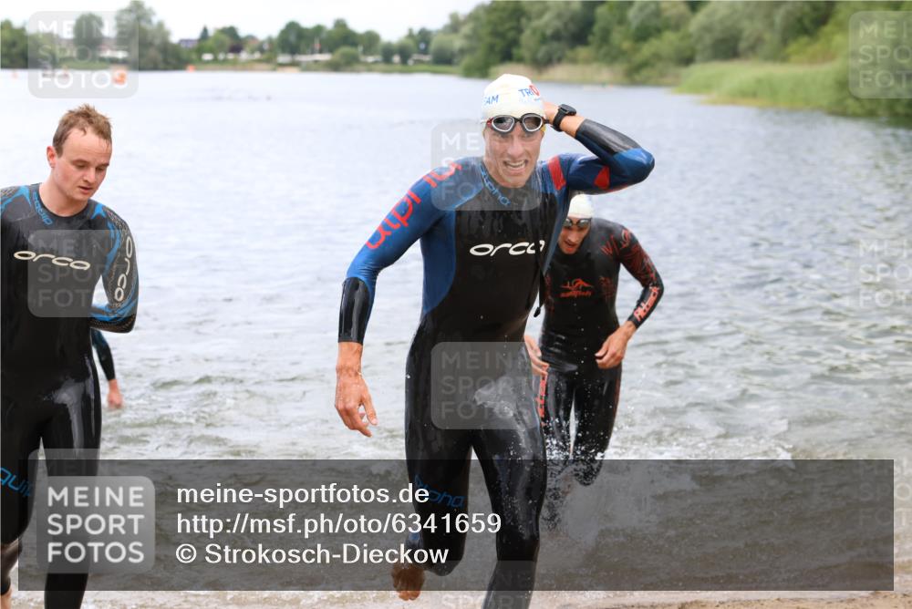 16.06.2024 - 26. Vierlanden-Triathlon Strokosch-Dieckow http://msf.ph/oto/6341659 16.06.2024 13:06:01 Schwimmen  meine-sportfotos.de