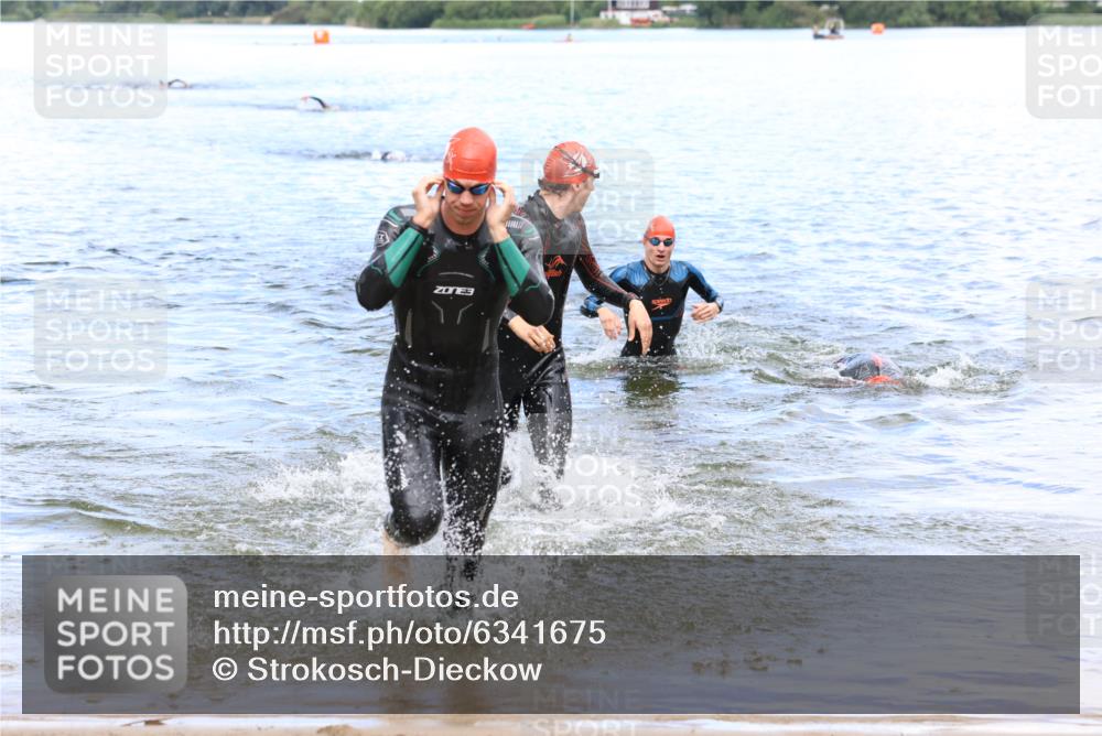 16.06.2024 - 26. Vierlanden-Triathlon Strokosch-Dieckow http://msf.ph/oto/6341675 16.06.2024 13:13:25 Schwimmen  meine-sportfotos.de