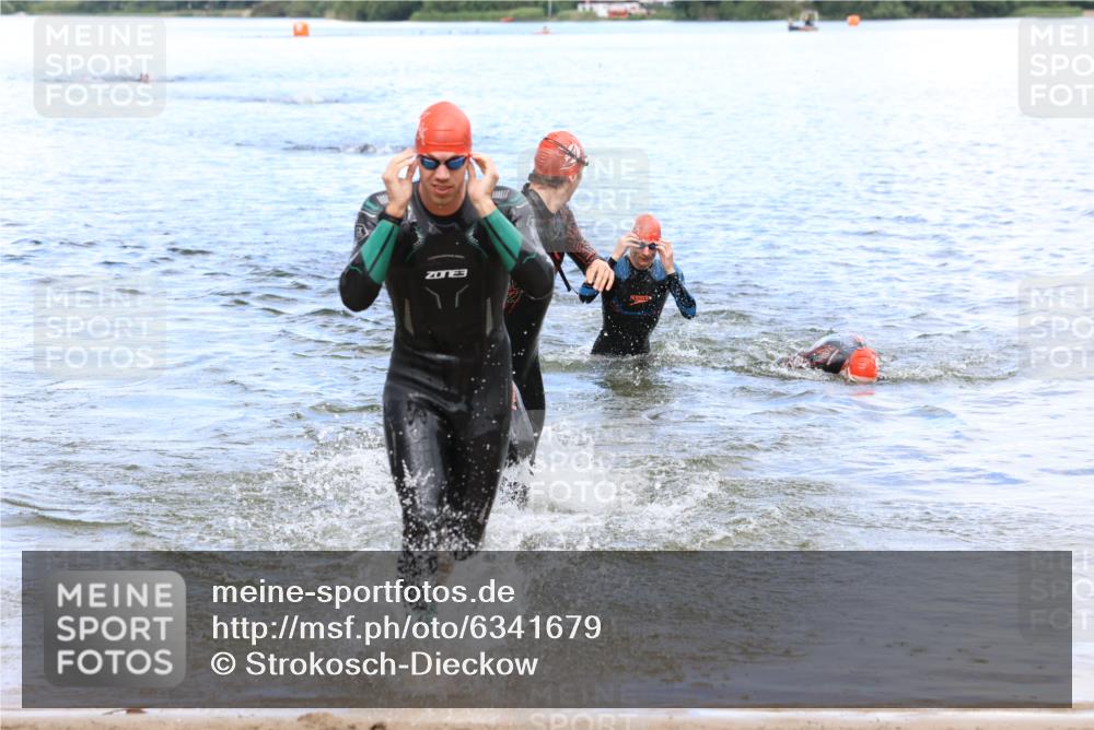 16.06.2024 - 26. Vierlanden-Triathlon Strokosch-Dieckow http://msf.ph/oto/6341679 16.06.2024 13:13:25 Schwimmen  meine-sportfotos.de