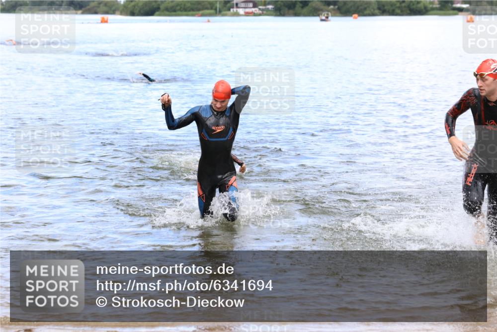 16.06.2024 - 26. Vierlanden-Triathlon Strokosch-Dieckow http://msf.ph/oto/6341694 16.06.2024 13:13:30 Schwimmen  meine-sportfotos.de