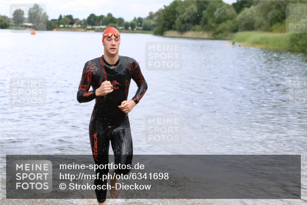 16.06.2024 - 26. Vierlanden-Triathlon Strokosch-Dieckow http://msf.ph/oto/6341698 16.06.2024 13:13:31 Schwimmen  meine-sportfotos.de