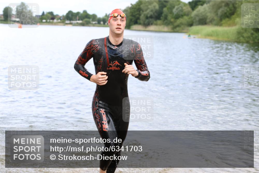16.06.2024 - 26. Vierlanden-Triathlon Strokosch-Dieckow http://msf.ph/oto/6341703 16.06.2024 13:13:31 Schwimmen  meine-sportfotos.de