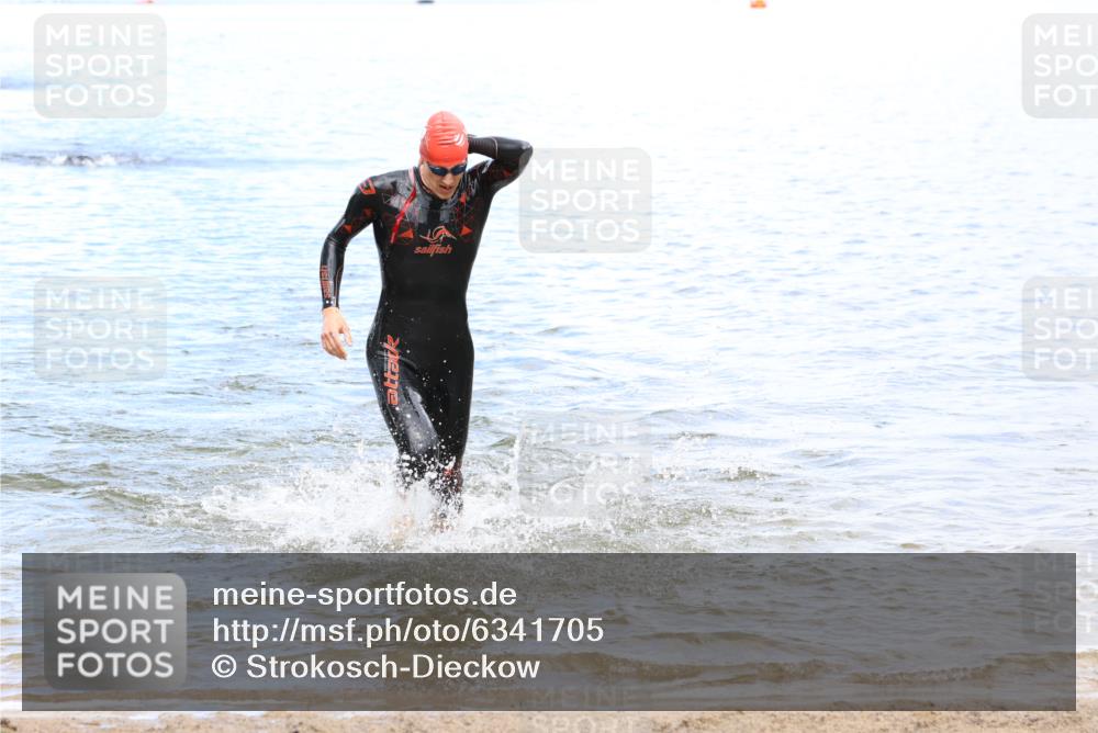 16.06.2024 - 26. Vierlanden-Triathlon Strokosch-Dieckow http://msf.ph/oto/6341705 16.06.2024 13:13:34 Schwimmen  meine-sportfotos.de