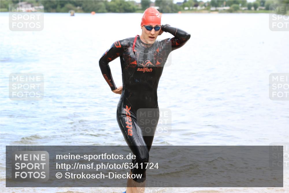 16.06.2024 - 26. Vierlanden-Triathlon Strokosch-Dieckow http://msf.ph/oto/6341724 16.06.2024 13:13:36 Schwimmen  meine-sportfotos.de