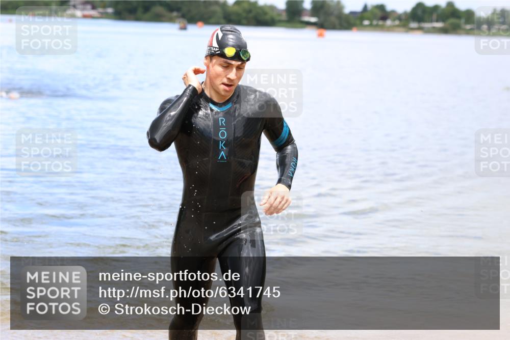 16.06.2024 - 26. Vierlanden-Triathlon Strokosch-Dieckow http://msf.ph/oto/6341745 16.06.2024 13:13:57 Schwimmen  meine-sportfotos.de