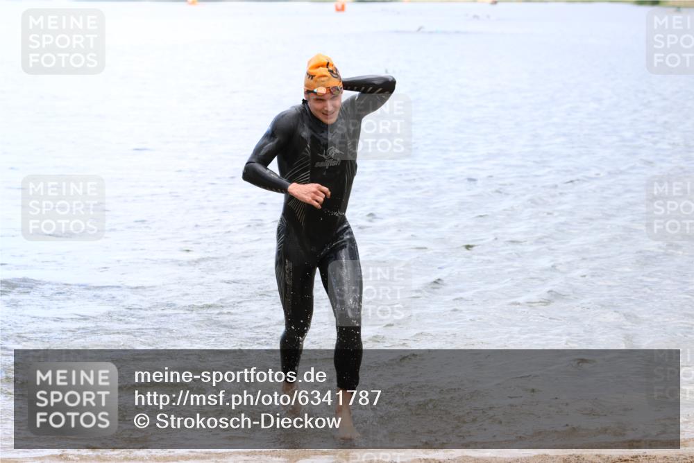16.06.2024 - 26. Vierlanden-Triathlon Strokosch-Dieckow http://msf.ph/oto/6341787 16.06.2024 13:07:18 Schwimmen  meine-sportfotos.de