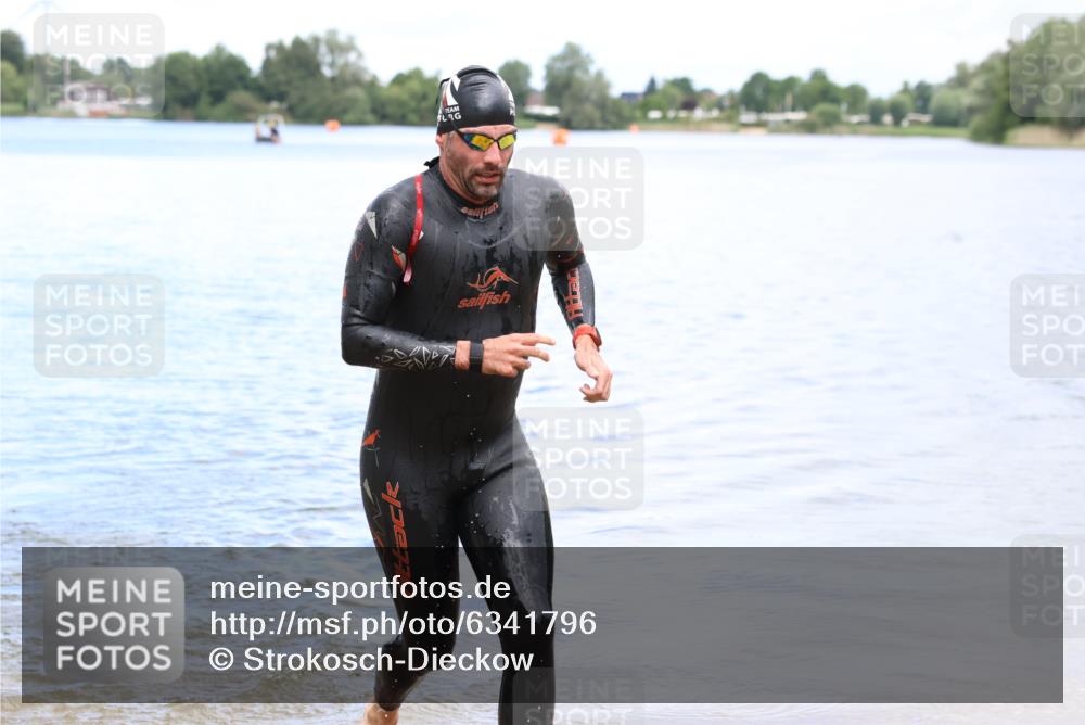 16.06.2024 - 26. Vierlanden-Triathlon Strokosch-Dieckow http://msf.ph/oto/6341796 16.06.2024 13:14:46 Schwimmen  meine-sportfotos.de