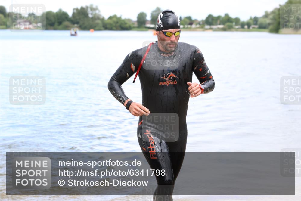 16.06.2024 - 26. Vierlanden-Triathlon Strokosch-Dieckow http://msf.ph/oto/6341798 16.06.2024 13:14:46 Schwimmen  meine-sportfotos.de