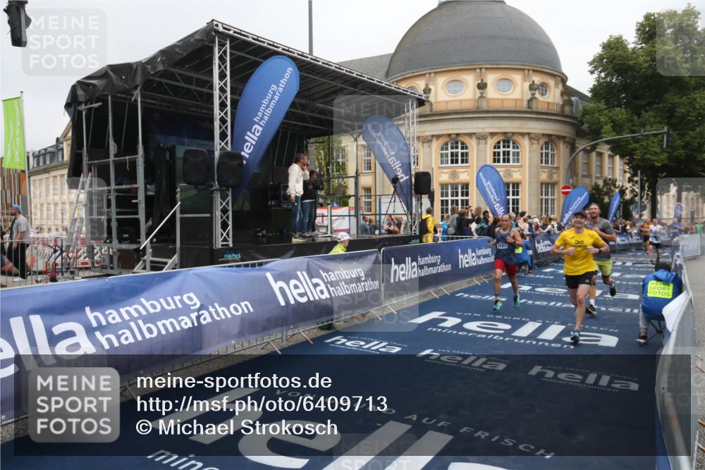 30.06.2024 - hella hamburg halbmarathon Michael Strokosch http://msf.ph/oto/6409713 30.06.2024 10:38:38 Ziel 646, 1264, 1635, 2026, 2618, 3291, 3691, 12457, 13047, 13149 meine-sportfotos.de