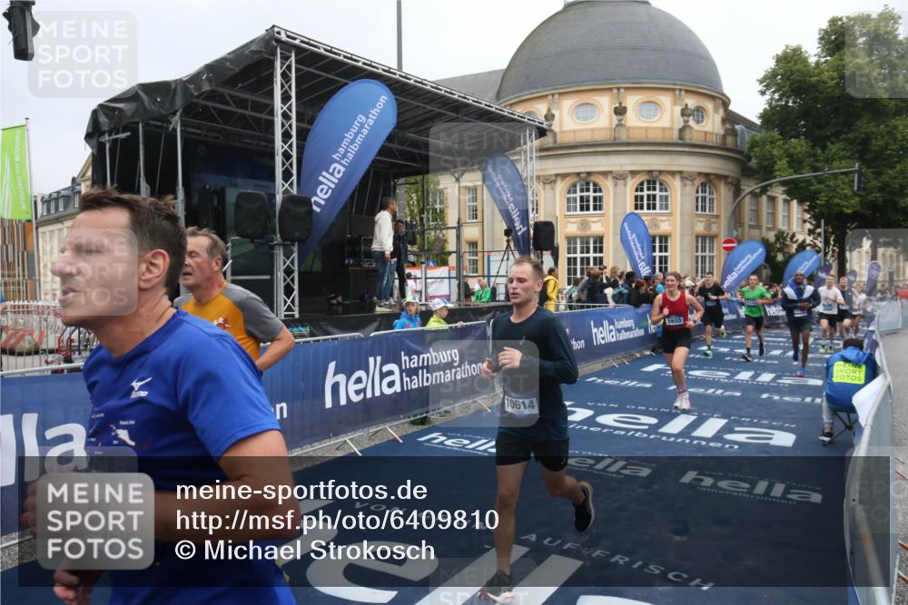 30.06.2024 - hella hamburg halbmarathon Michael Strokosch http://msf.ph/oto/6409810 30.06.2024 10:38:46 Ziel 646, 980, 1574, 1663, 1816, 2026, 5308, 5655, 8143, 8434, 9851, 10614, 12002, 12457, 13025, 13442 meine-sportfotos.de