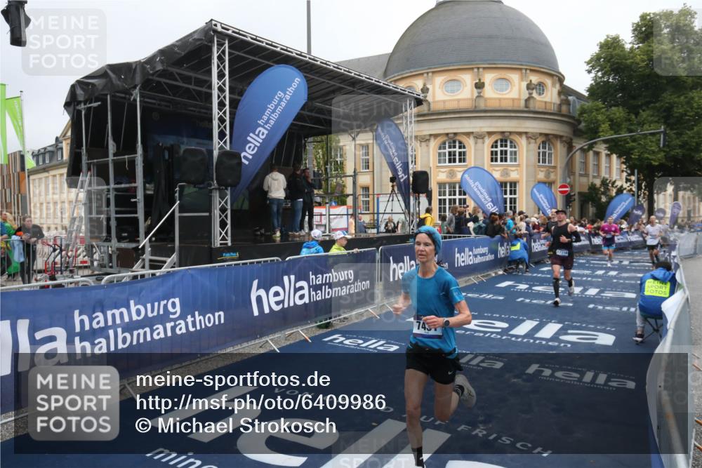 30.06.2024 - hella hamburg halbmarathon Michael Strokosch http://msf.ph/oto/6409986 30.06.2024 10:38:55 Ziel 609, 6333, 7431, 7930, 9810, 10195, 10262, 11277, 12002, 12316 meine-sportfotos.de