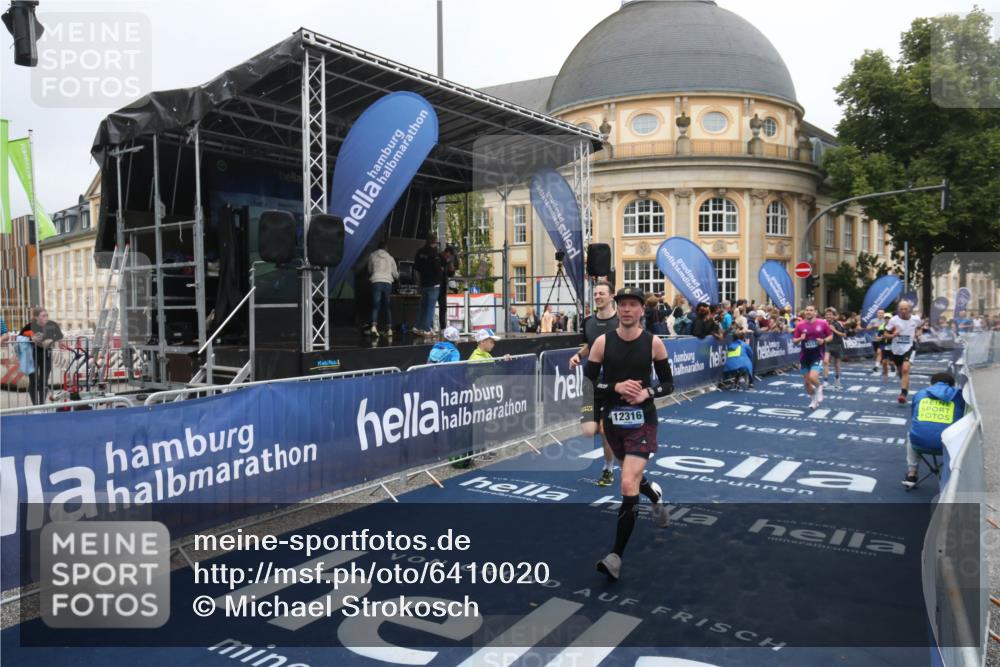 30.06.2024 - hella hamburg halbmarathon Michael Strokosch http://msf.ph/oto/6410020 30.06.2024 10:38:57 Ziel 609, 6333, 7431, 7930, 7986, 9810, 10195, 10262, 12316 meine-sportfotos.de