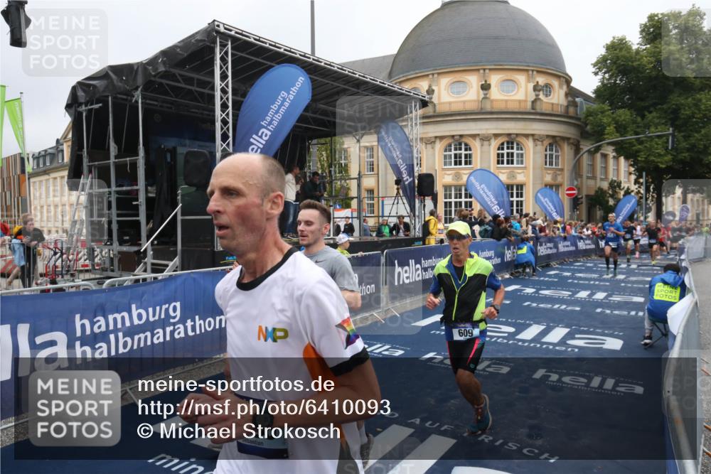 30.06.2024 - hella hamburg halbmarathon Michael Strokosch http://msf.ph/oto/6410093 30.06.2024 10:39:01 Ziel 609, 3533, 4969, 6333, 7930, 7986, 8919, 9632, 9810, 10195, 10725 meine-sportfotos.de