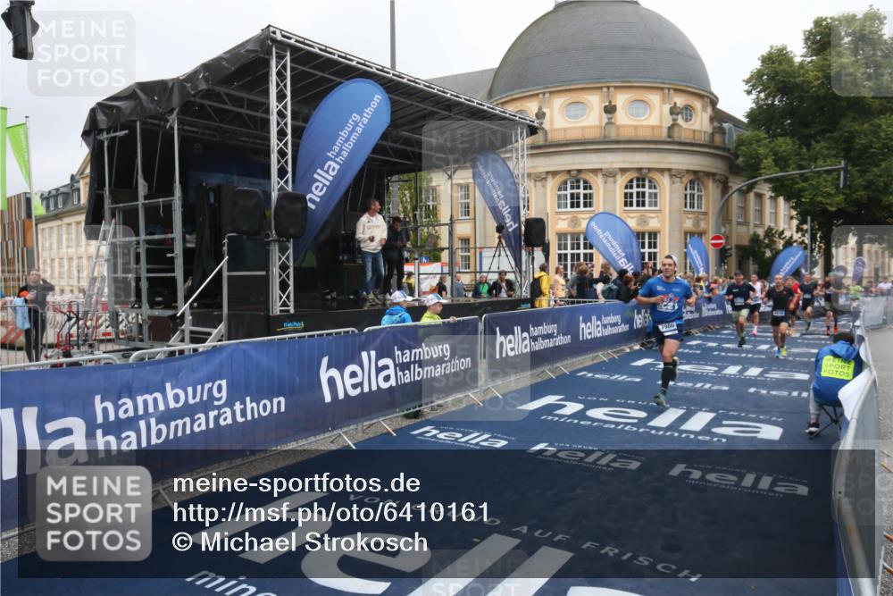30.06.2024 - hella hamburg halbmarathon Michael Strokosch http://msf.ph/oto/6410161 30.06.2024 10:39:03 Ziel 609, 2212, 3533, 4969, 6665, 7986, 8919, 9632, 9650, 9810, 10195, 10725 meine-sportfotos.de